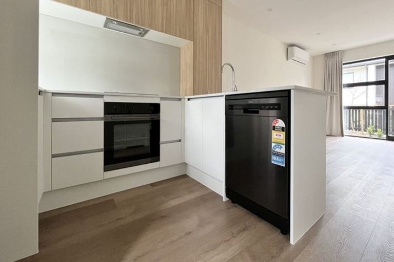 Photo of property in 7/476 West Coast Road, Glen Eden, Auckland, 0602
