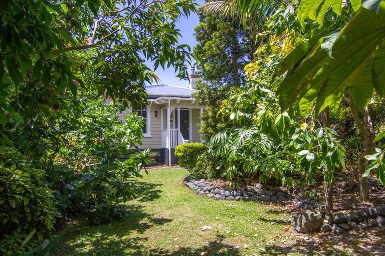 Photo of property in 7 Miro Street, Helensville, 0800