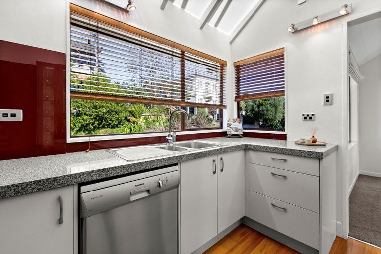 Photo of property in 2/3 Lighthouse Road, Bluff Hill, Napier, 4110