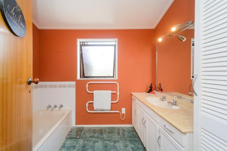 Photo of property in 40 Milne Street, Marton, 4710