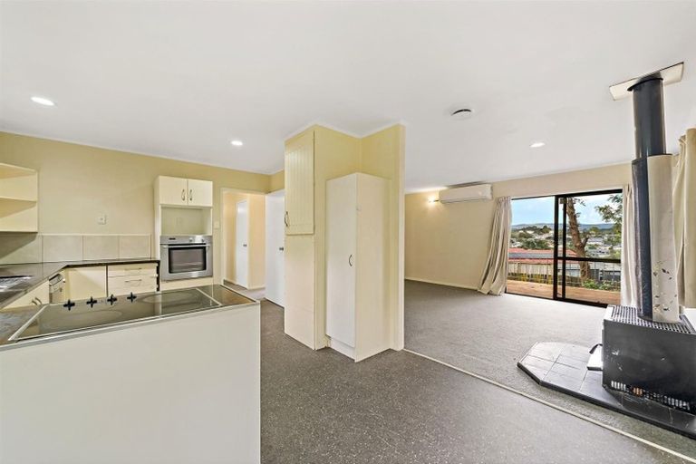 Photo of property in 64 Sunvue Road, Glen Eden, Auckland, 0602