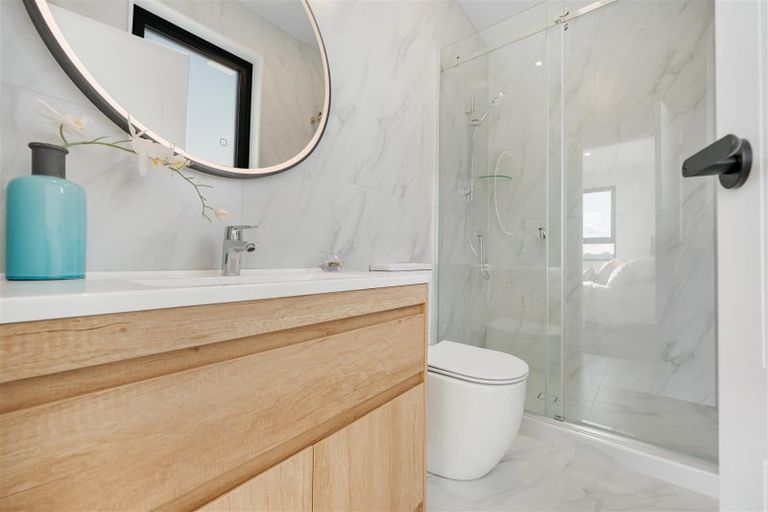 Photo of property in 22 Whakairo Crescent, Gulf Harbour, 0930