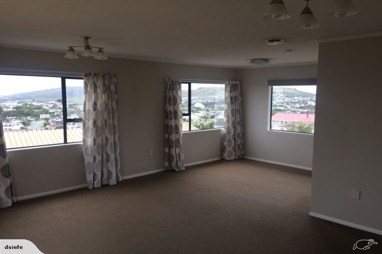 Photo of property in 18 Rice Crescent, Newlands, Wellington, 6037