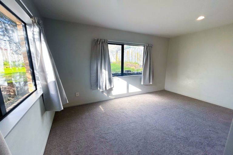 Photo of property in 5 Holsten Place, Massey, Auckland, 0614