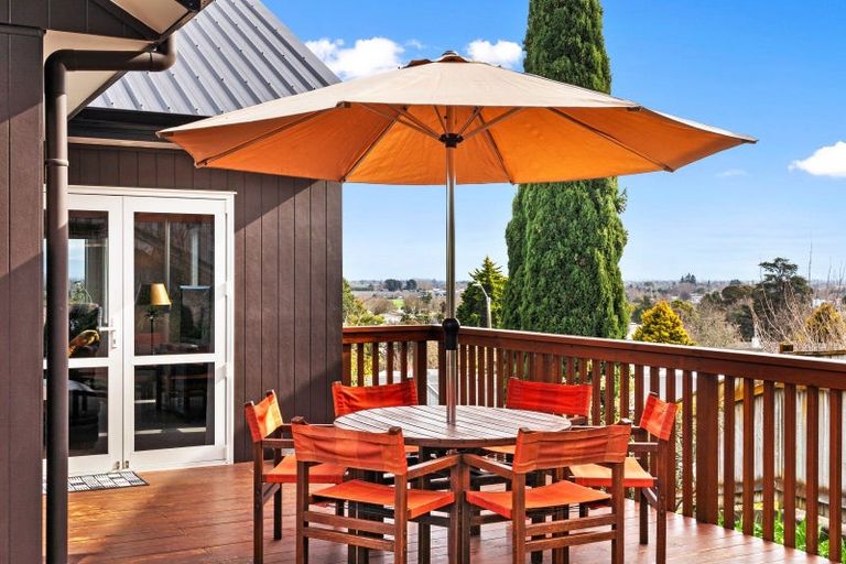 Photo of property in 17 Iona Road, Havelock North, 4130
