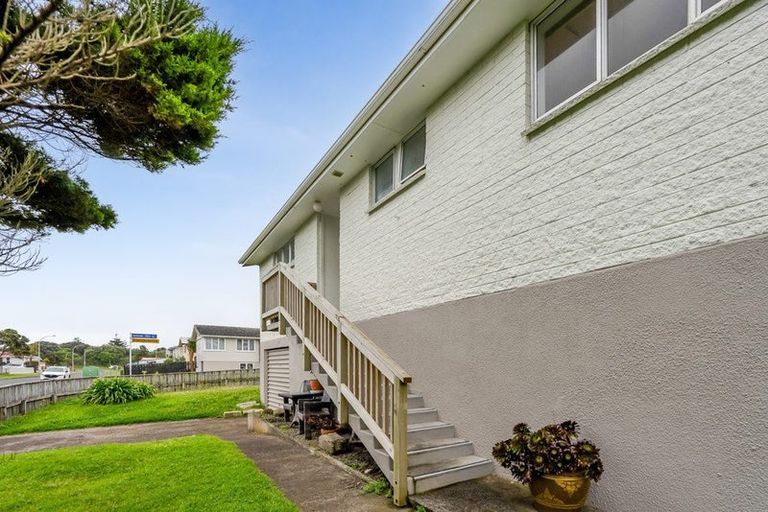 Photo of property in 19 Rangitake Drive, Spotswood, New Plymouth, 4310