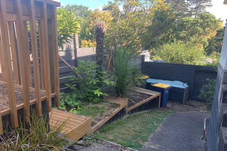 Photo of property in 1/4 Mahuta Grove, Northcote, Auckland, 0627
