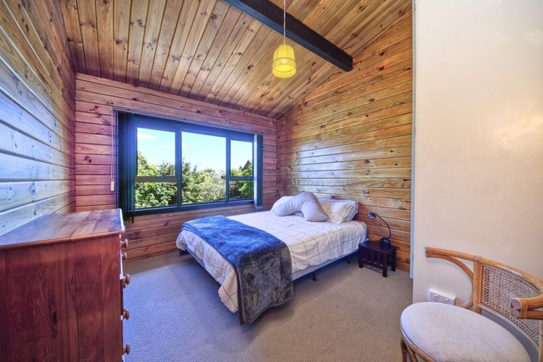 Photo of property in 98 Daffodil Street, Titirangi, Auckland, 0604