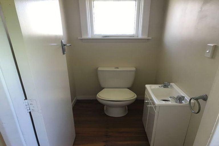 Photo of property in 39 Paritutu Road, Spotswood, New Plymouth, 4310