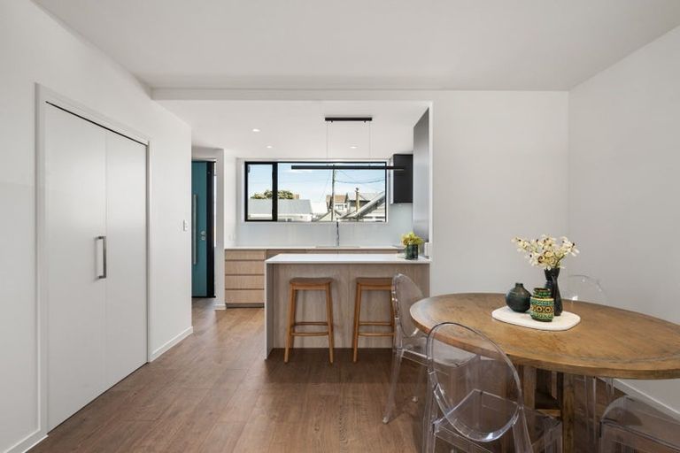 Photo of property in 96 Apu Crescent, Lyall Bay, Wellington, 6022