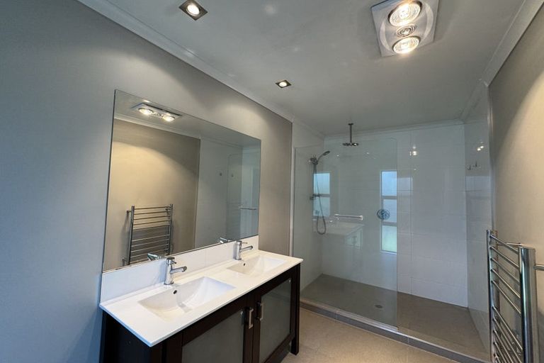 Photo of property in 17 Denham Court, Flagstaff, Hamilton, 3210