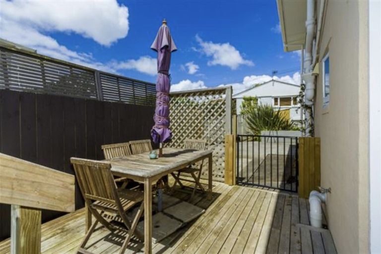 Photo of property in 14 Cassino Street, Bayswater, Auckland, 0622