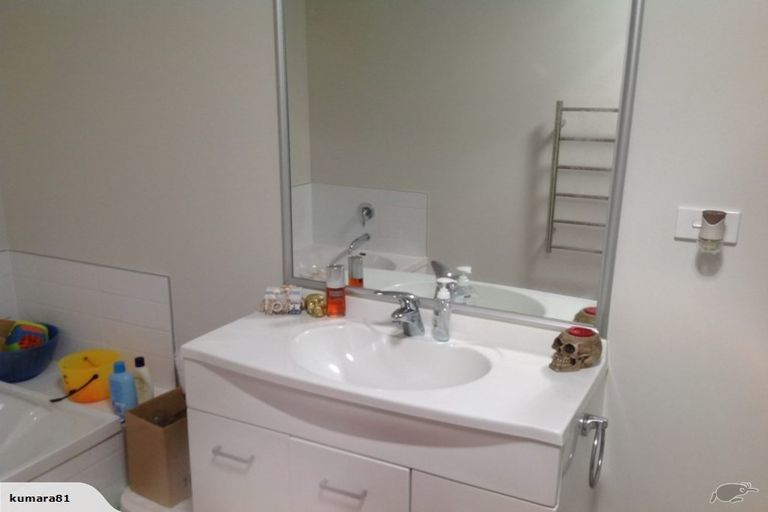 Photo of property in 8 Popokatea Drive, Takanini, 2112