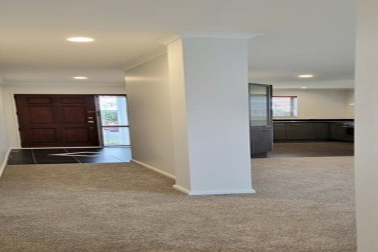 Photo of property in 23 Cambrian Crescent, Flat Bush, Auckland, 2016