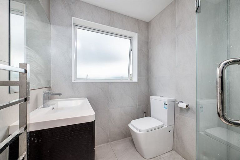 Photo of property in 42 San Prospero Crescent, Henderson, Auckland, 0612
