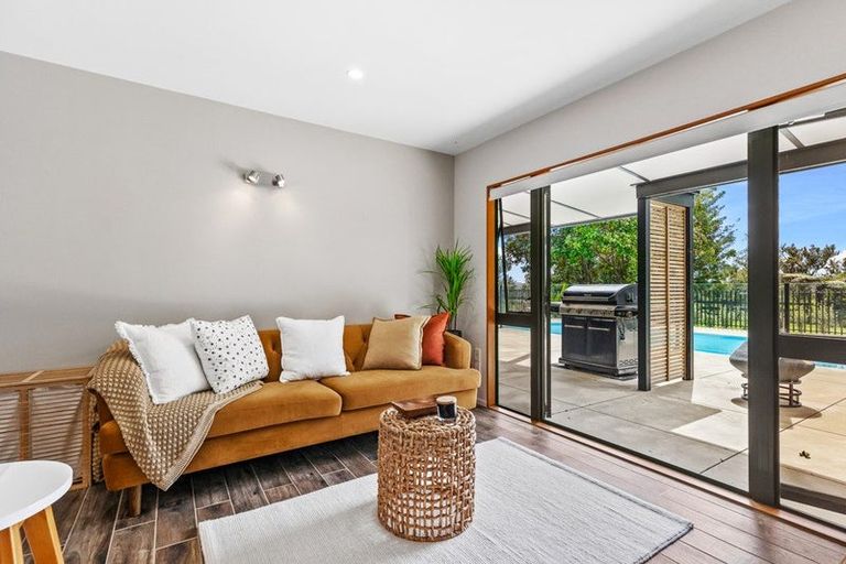 Photo of property in 7 Attwood Road, Paremoremo, Auckland, 0632