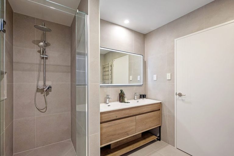Photo of property in 3c Margaret Place, Milford, Auckland, 0620