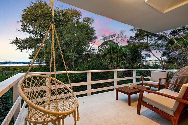 Photo of property in 22 Dawnhaven Drive, Te Atatu Peninsula, Auckland, 0610