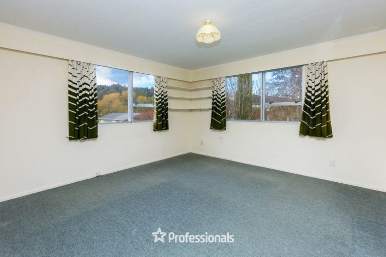 Photo of property in 55 Norana Road, Timberlea, Upper Hutt, 5018