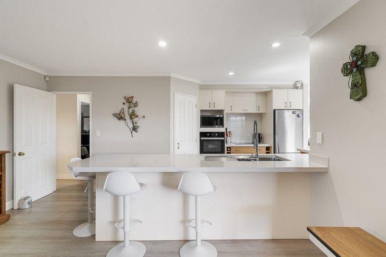 Photo of property in 6 Downing Place, Welcome Bay, Tauranga, 3112