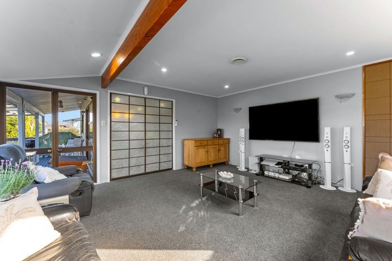 Photo of property in 34 Spinnaker Drive, Te Atatu Peninsula, Auckland, 0610