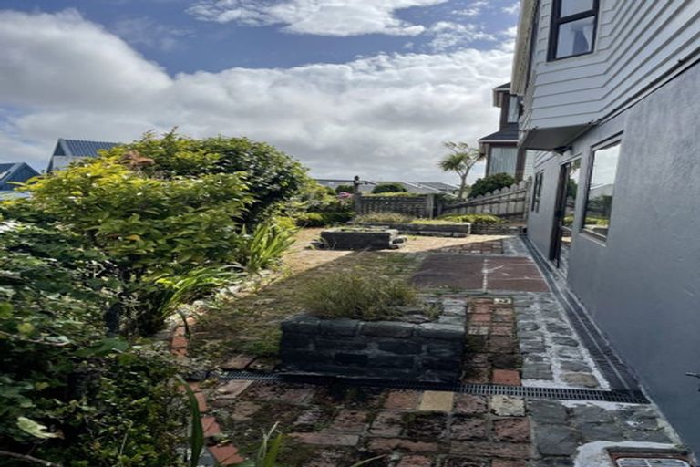 Photo of property in 2 Flint Way, Northland, Wellington, 6012