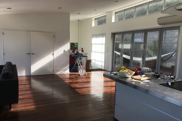 Photo of property in 56 Tiketike Way, Brooklyn, Wellington, 6021