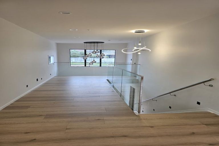 Photo of property in 2a Embling Place, Eastern Beach, Auckland, 2012
