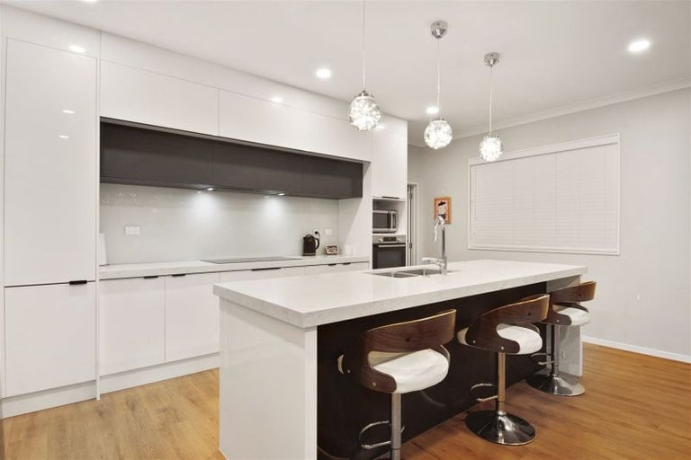 Photo of property in 144a Hutchinson Avenue, New Lynn, Auckland, 0600