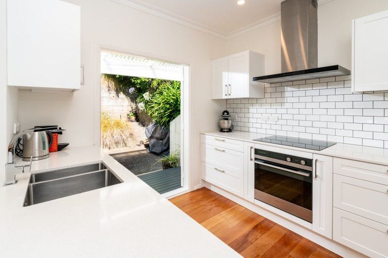 Photo of property in 104 Curtis Street, Northland, Wellington, 6012