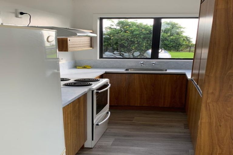 Photo of property in 3 Rautawa Place, Kawakawa Bay, 2585