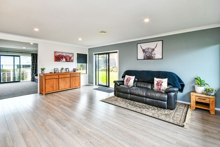 Photo of property in 516a Great South Road, Rosehill, Papakura, 2113