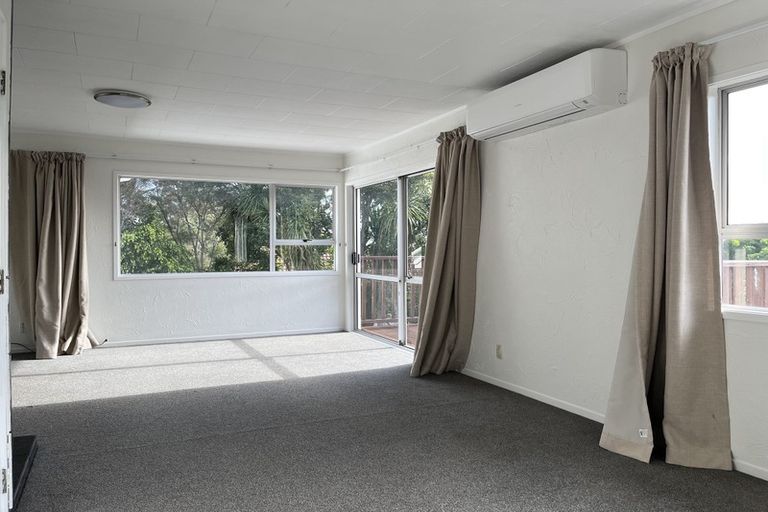Photo of property in 20 Santiago Crescent, Unsworth Heights, Auckland, 0632