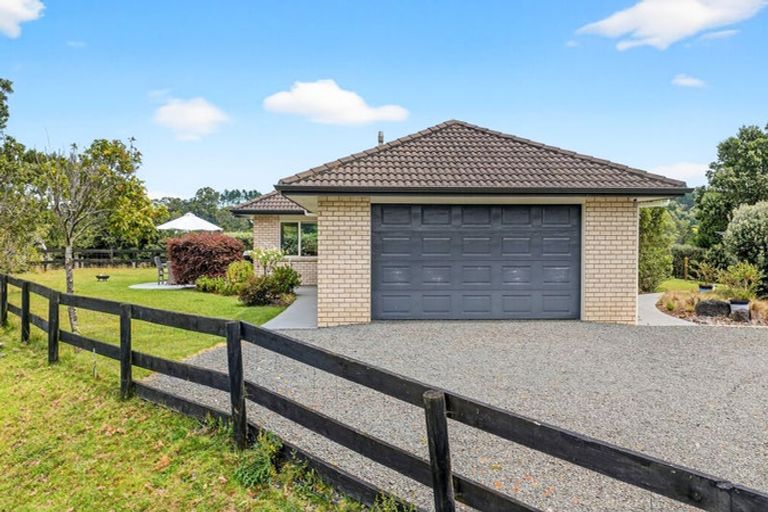 Photo of property in 1014 South Head Road, South Head, Helensville, 0874