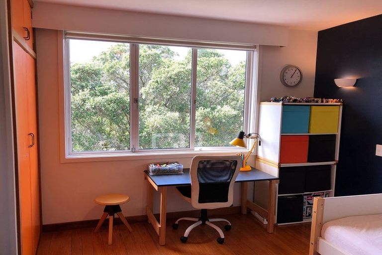 Photo of property in 9 City View Terrace, Birkenhead, Auckland, 0626