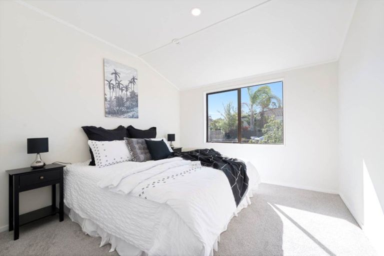 Photo of property in 1/26 Karepo Crescent, Ranui, Auckland, 0612