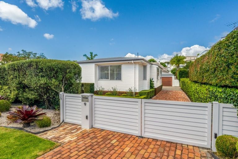 Photo of property in 9 Shelly Beach Parade, Cockle Bay, Auckland, 2014