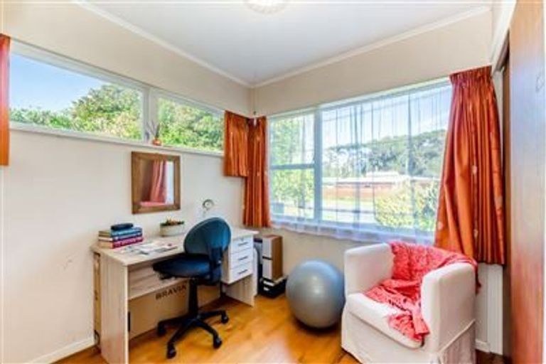 Photo of property in 5 Puriri Road, Waikanae, 5036