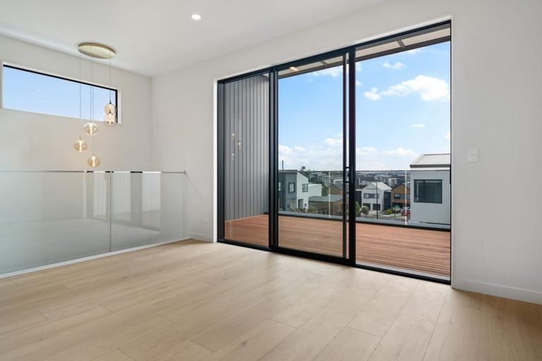 Photo of property in 55 Puihi Crescent, Massey, 0614