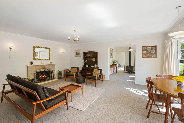 Photo of property in 11 Karaka Grove, Waikanae, 5036