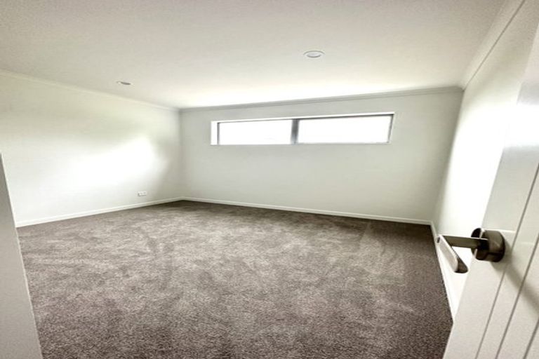 Photo of property in 8/11 Celeste Place, Totara Vale, Auckland, 0627