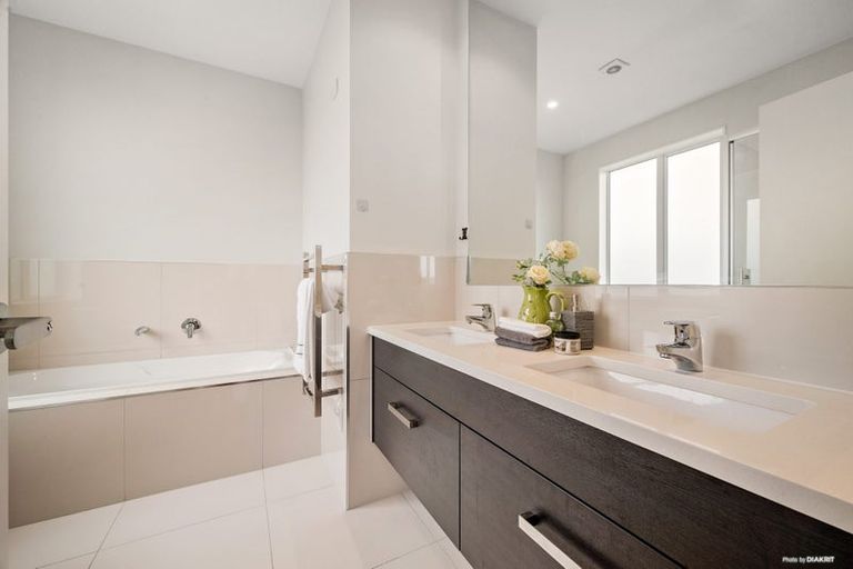 Photo of property in 10 Bine Crescent, Orewa, 0931