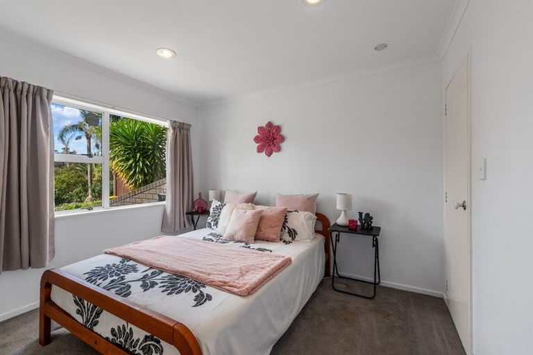 Photo of property in 1/16 Sailfish Drive, West Harbour, Auckland, 0618