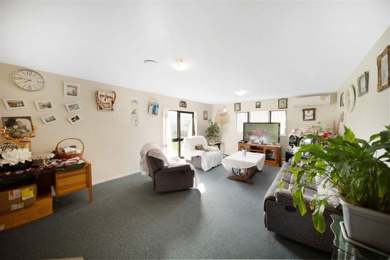 Photo of property in 33 Lachlan Place, Favona, Auckland, 2024