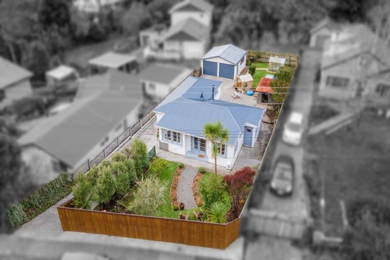 Photo of property in 35 Elmslie Road, Pinehaven, Upper Hutt, 5019