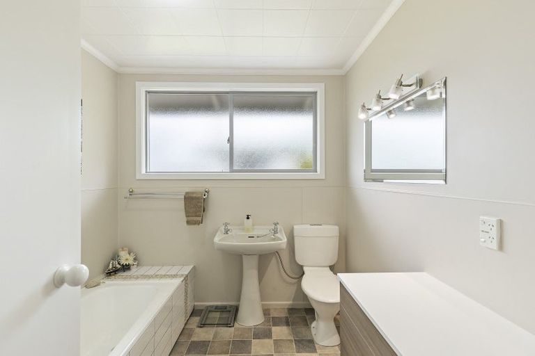 Photo of property in 70 Bayly Road, Blagdon, New Plymouth, 4310