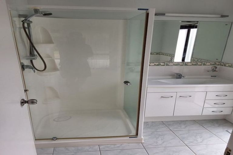 Photo of property in 53 Golfland Drive, Golflands, Auckland, 2013