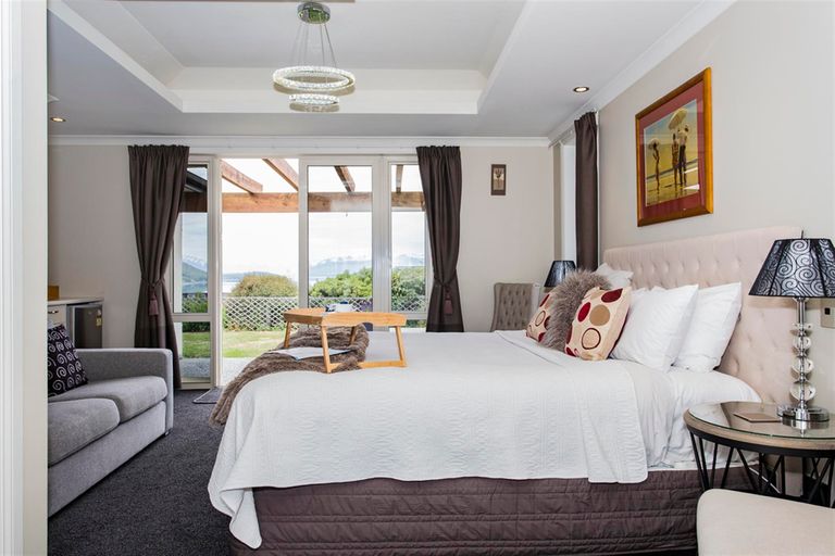 Photo of property in 2 Sams Place, Lake Tekapo, 7999