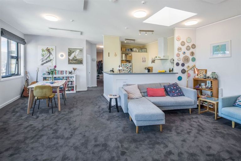 Photo of property in 17 Kent Terrace - Kent Apartments, 7b/16 Kent Terrace, Mount Victoria, Wellington, 6011