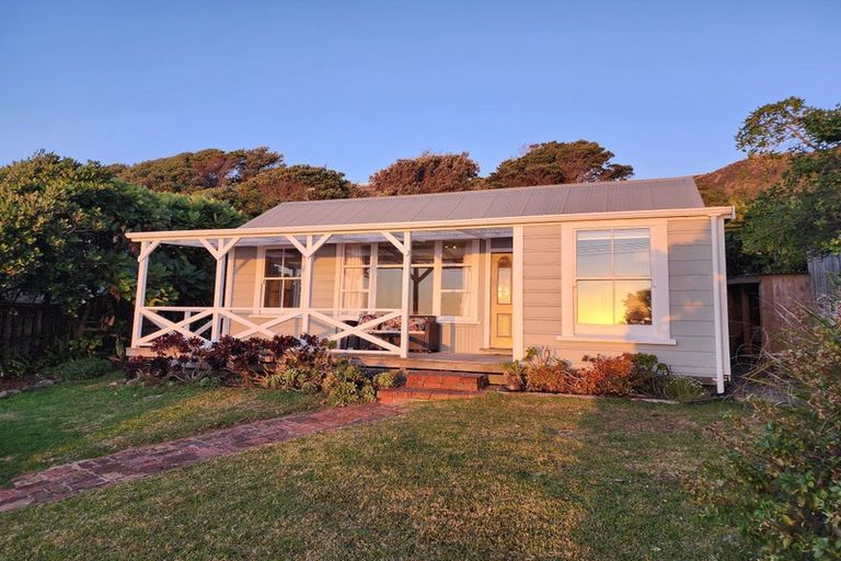 Photo of property in 34 The Parade, Paekakariki, 5034